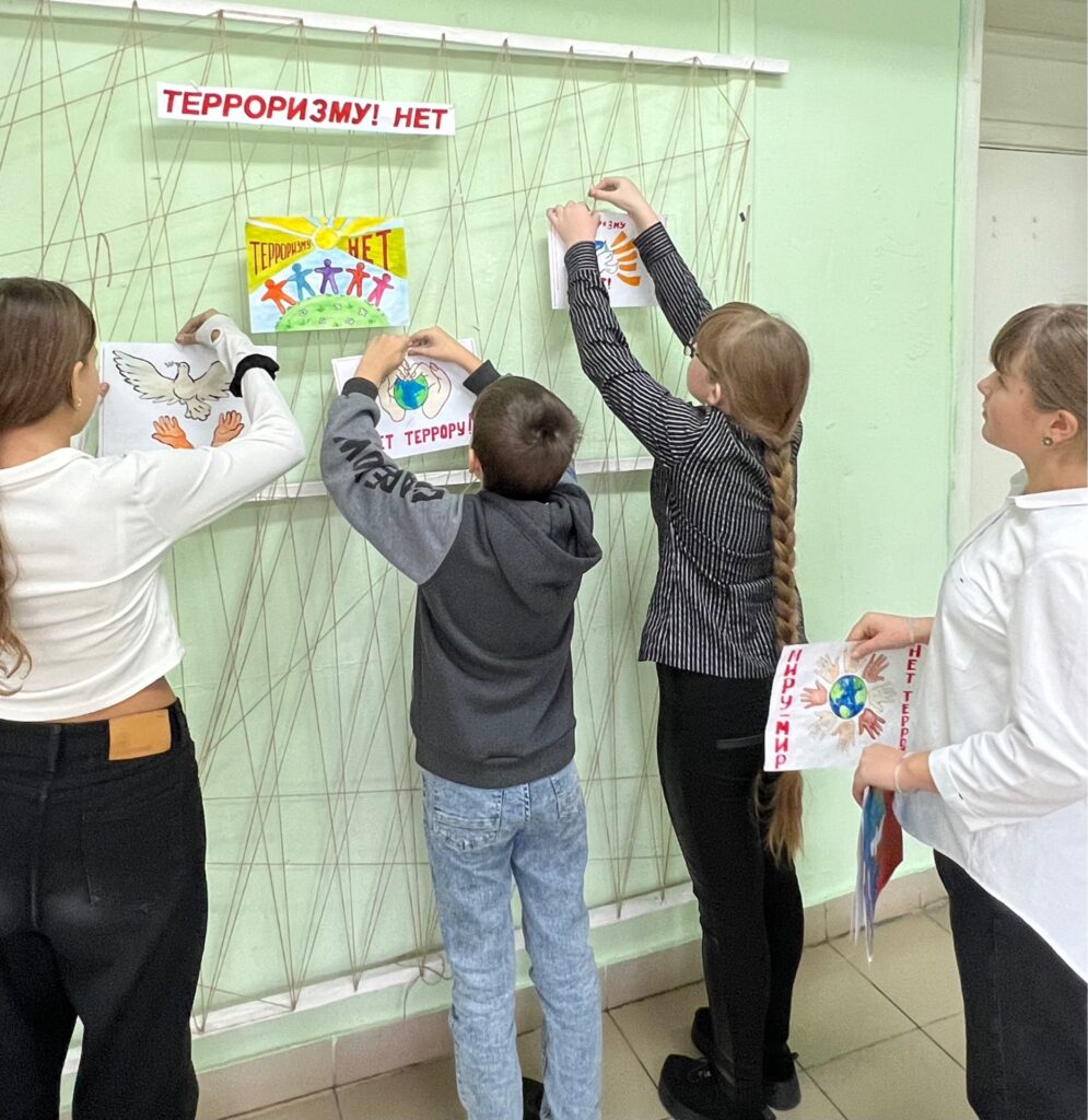 Выставка рисунков «Скажи терроризму -НЕТ»